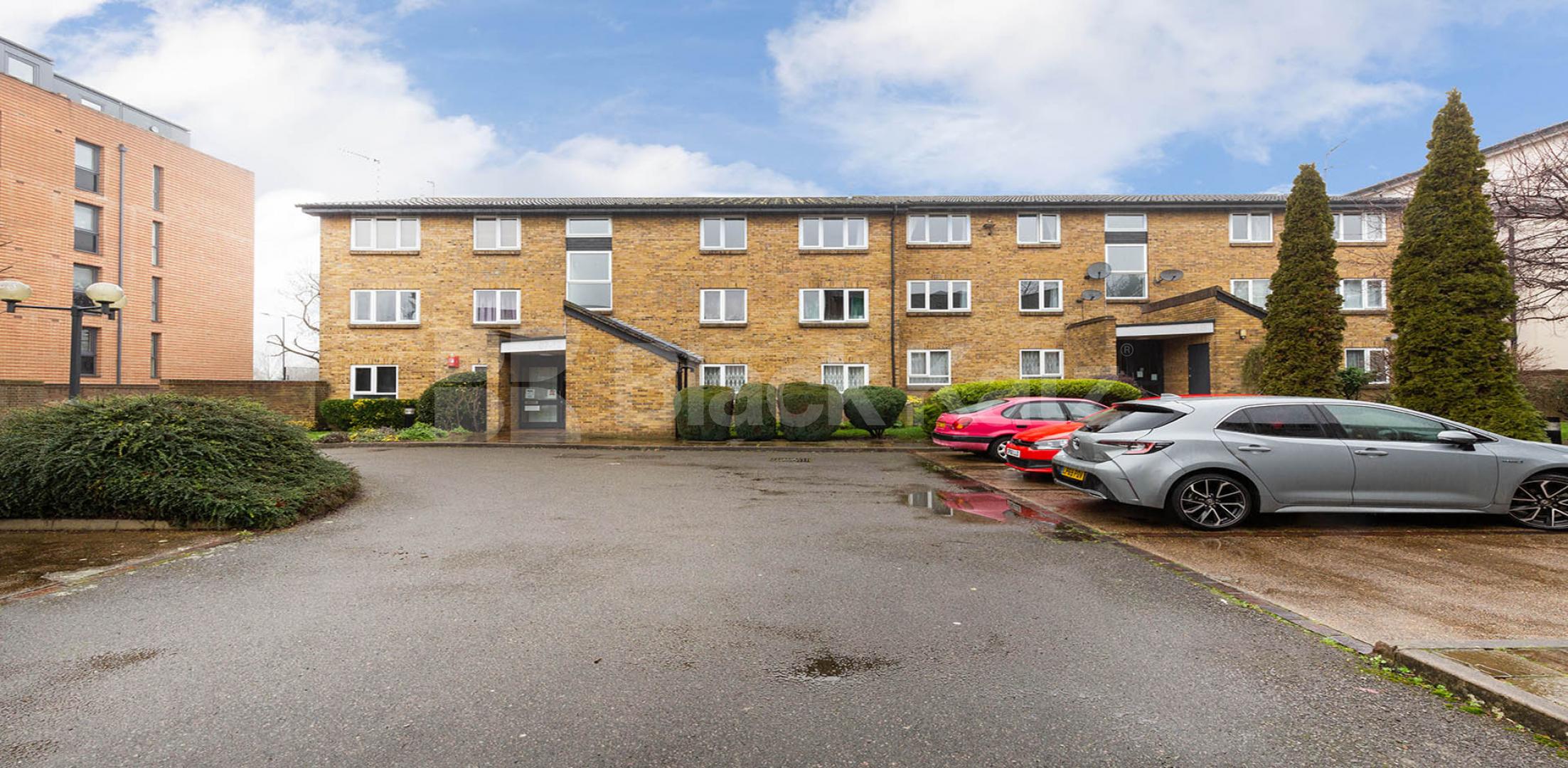 			REFURBISHED TWO BEDROOM PROPERTY , 2 Bedroom, 1 bath, 1 reception Flat			 Adolphus Road, FINSBURY PARK-MANOR HOUSE